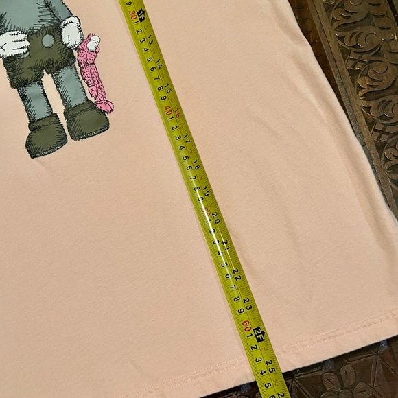 KAWS x Uniqlo Companion Tee Pink Shirt US Size Large Elephant - Picture 8 of 9